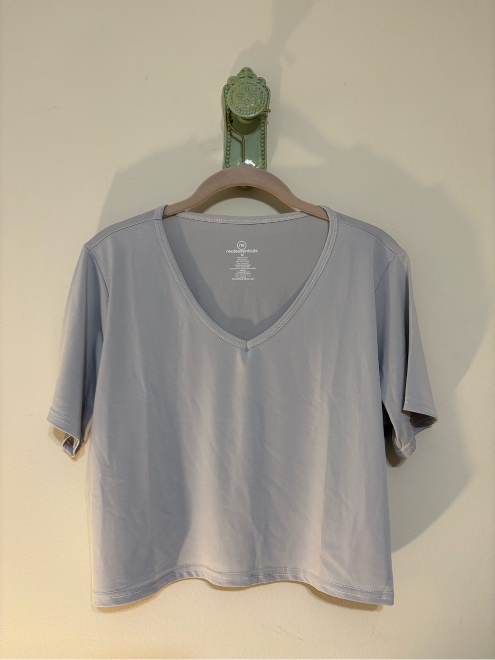 Light Gray V-Neck Athletic Workout Crop Top Size Medium Real Essentials